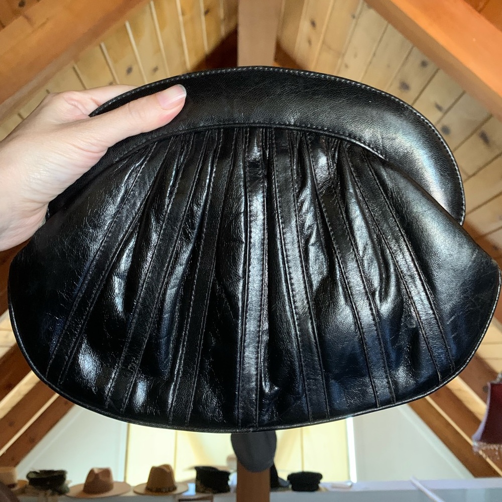 Classic Shell Clutch